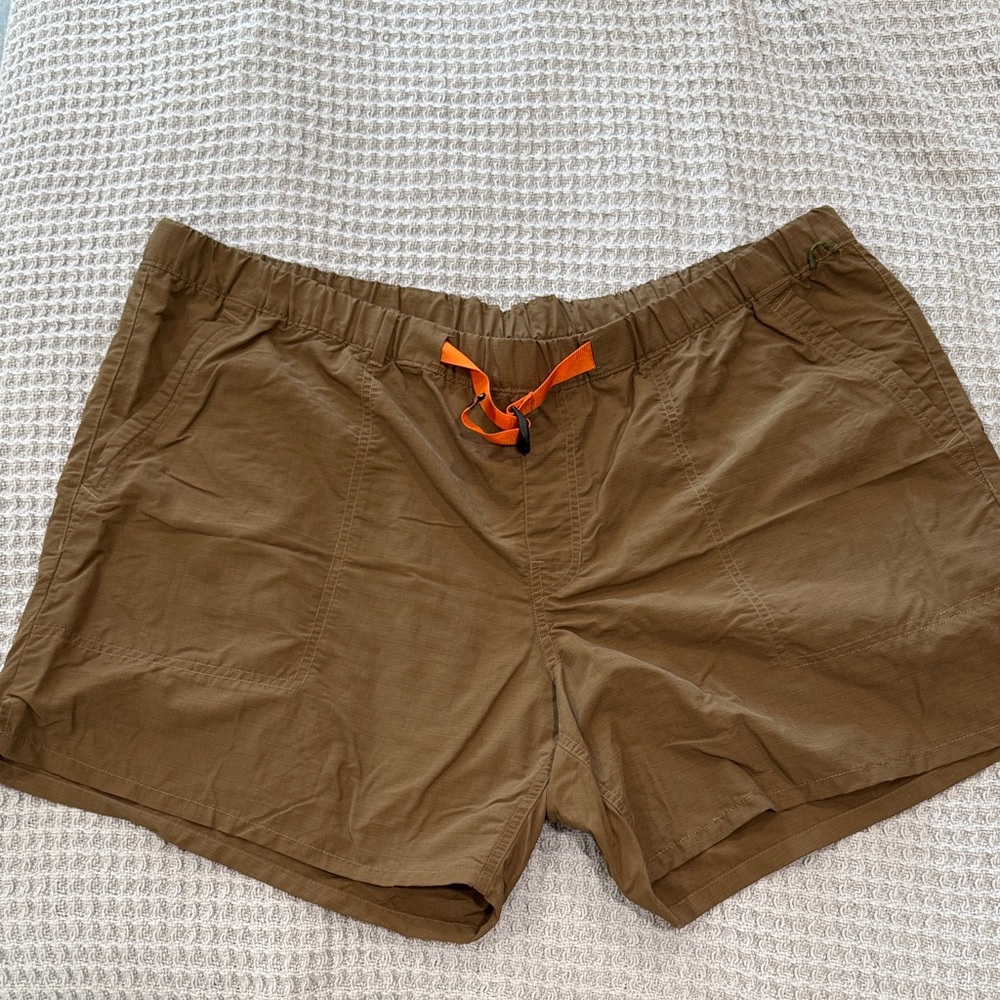 REI Men's Olive Athletic Shorts with Orange Belt